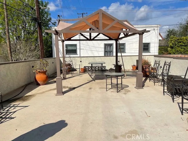 Shared garage deck