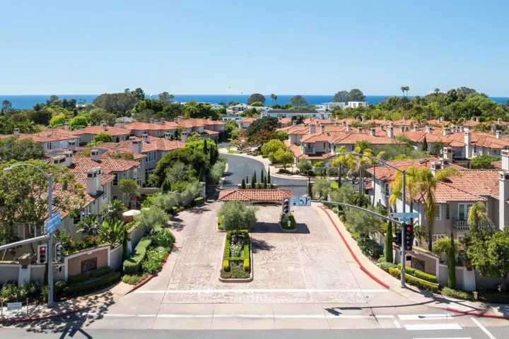 9618 Claiborne Square, La Jolla, California 92037
