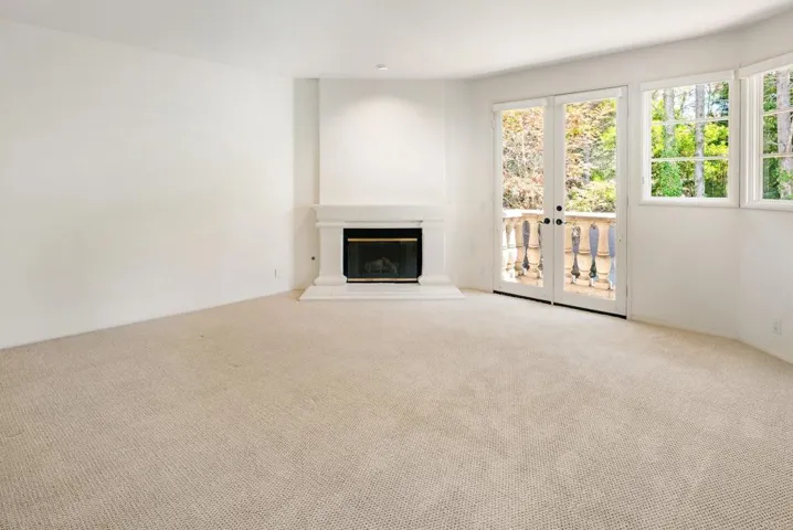 9618 Claiborne Square, La Jolla, California 92037