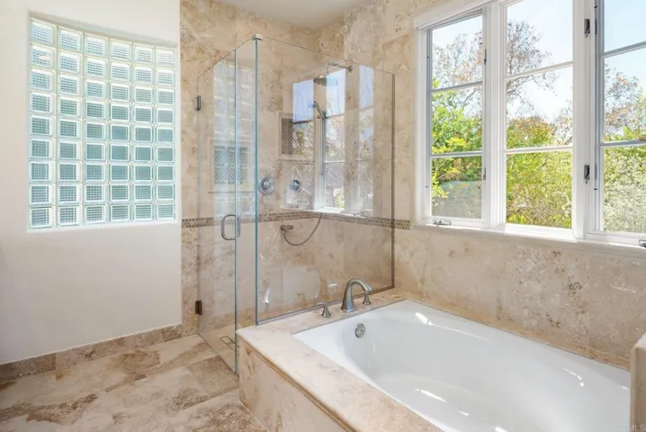 9618 Claiborne Square, La Jolla, California 92037