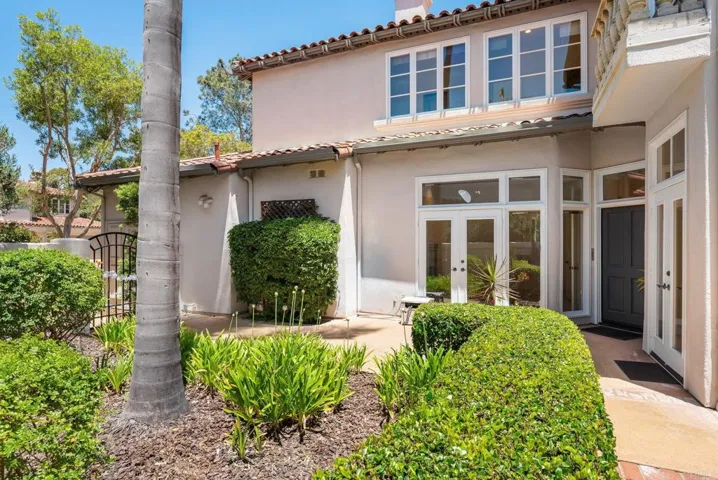 9618 Claiborne Square, La Jolla, California 92037