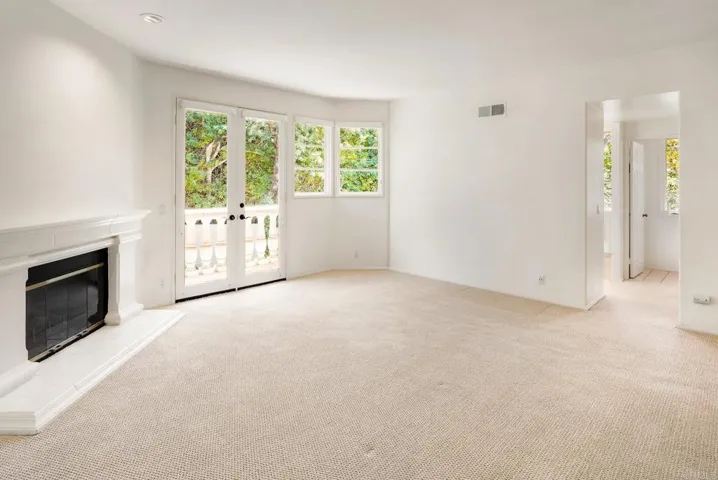 9618 Claiborne Square, La Jolla, California 92037