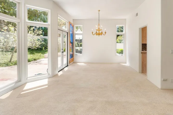 9618 Claiborne Square, La Jolla, California 92037