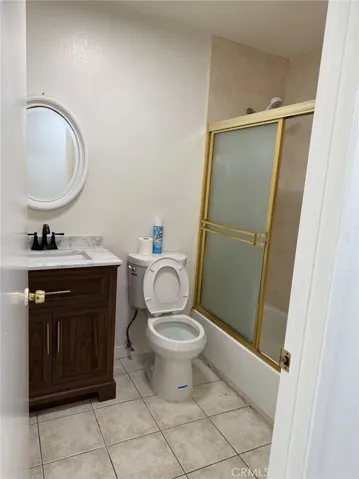 Bathroom 2 - Original