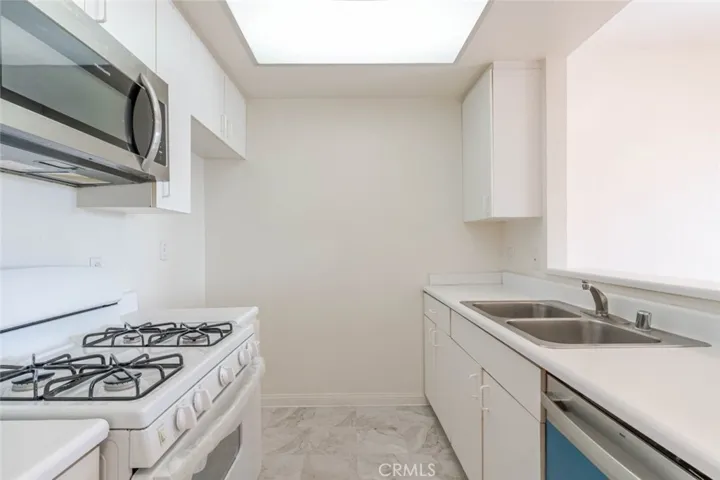 19350 Sherman Way 210, Reseda, California 91335