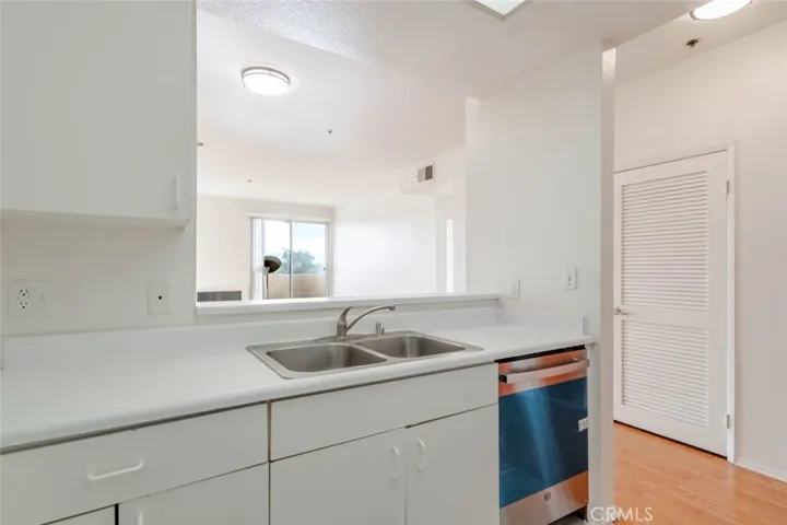 19350 Sherman Way 210, Reseda, California 91335