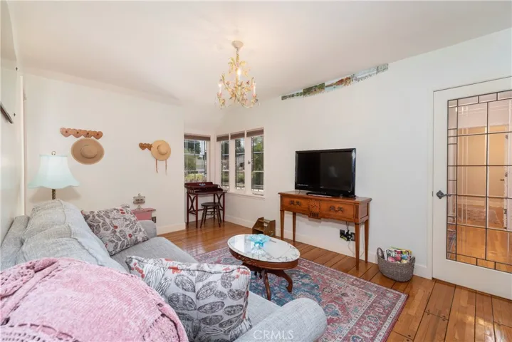 4981 Noeline Avenue, Encino, California 91436