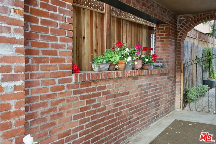1242 N Isabel Street, Glendale, California 91207