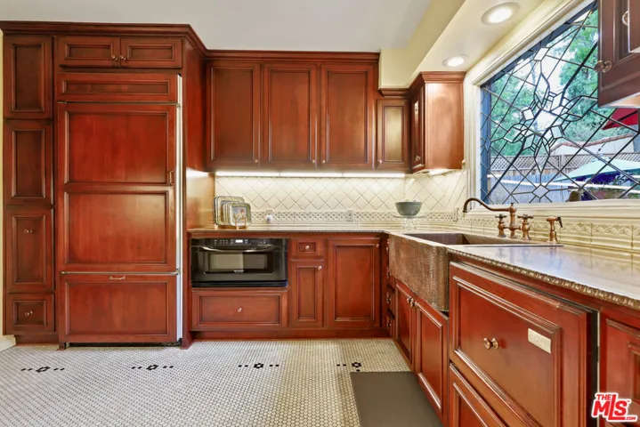 1242 N Isabel Street, Glendale, California 91207