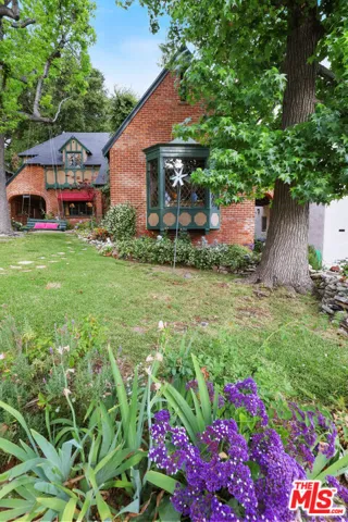 1242 N Isabel Street, Glendale, California 91207