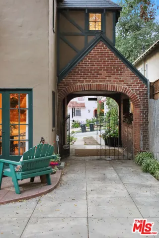 1242 N Isabel Street, Glendale, California 91207
