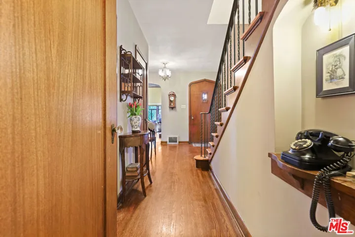 1242 N Isabel Street, Glendale, California 91207
