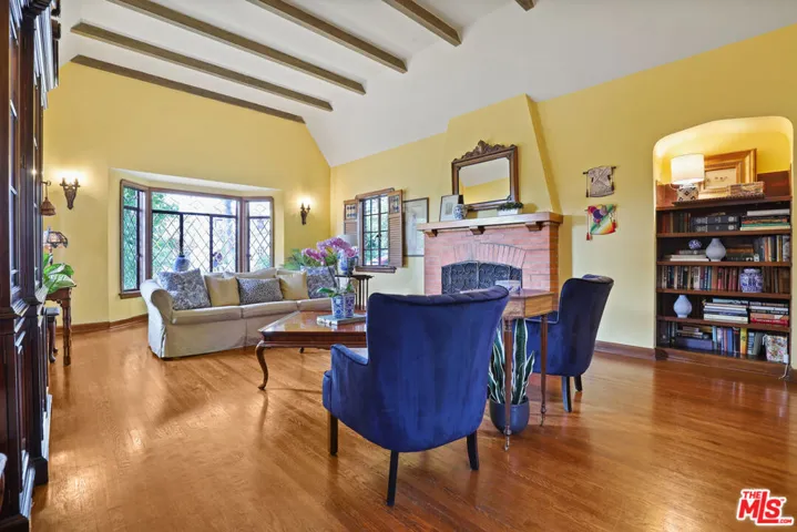 1242 N Isabel Street, Glendale, California 91207