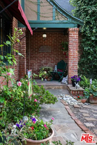 1242 N Isabel Street, Glendale, California 91207