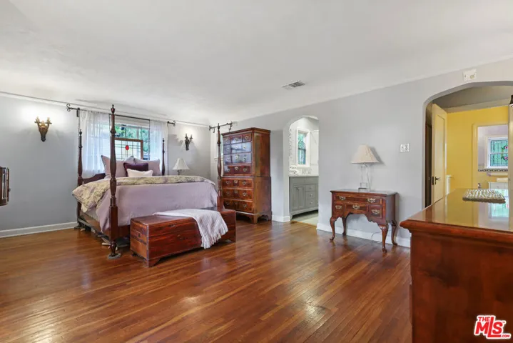 1242 N Isabel Street, Glendale, California 91207