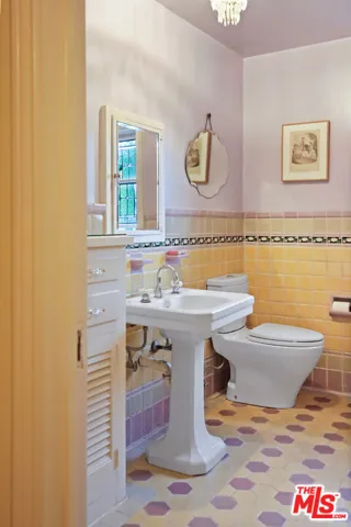 1242 N Isabel Street, Glendale, California 91207