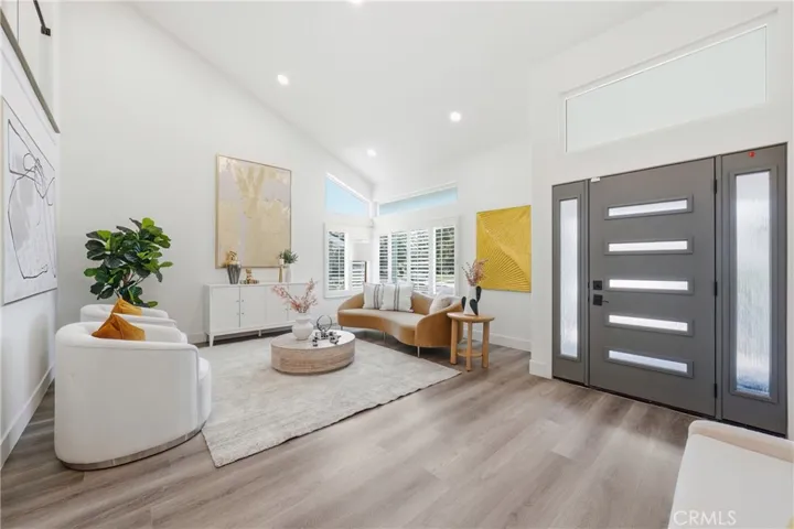 High ceiling living room, new floorings, upgraded staircase