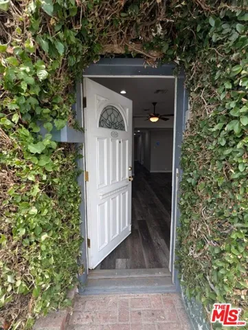6220 Oakdale Avenue, Woodland Hills, California 91367