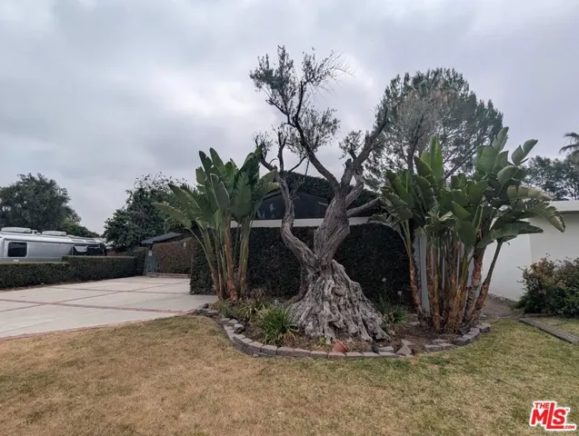 6220 Oakdale Avenue, Woodland Hills, California 91367