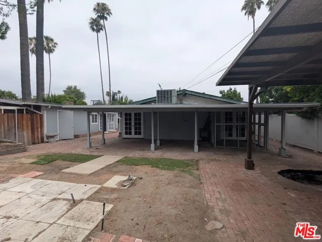 6220 Oakdale Avenue, Woodland Hills, California 91367