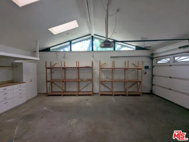 6220 Oakdale Avenue, Woodland Hills, California 91367