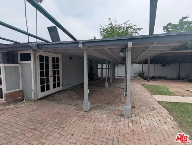 6220 Oakdale Avenue, Woodland Hills, California 91367