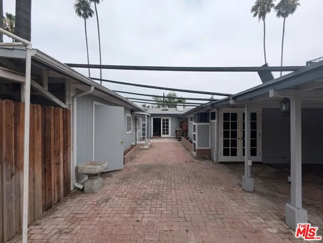 6220 Oakdale Avenue, Woodland Hills, California 91367
