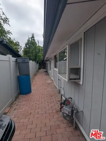 6220 Oakdale Avenue, Woodland Hills, California 91367