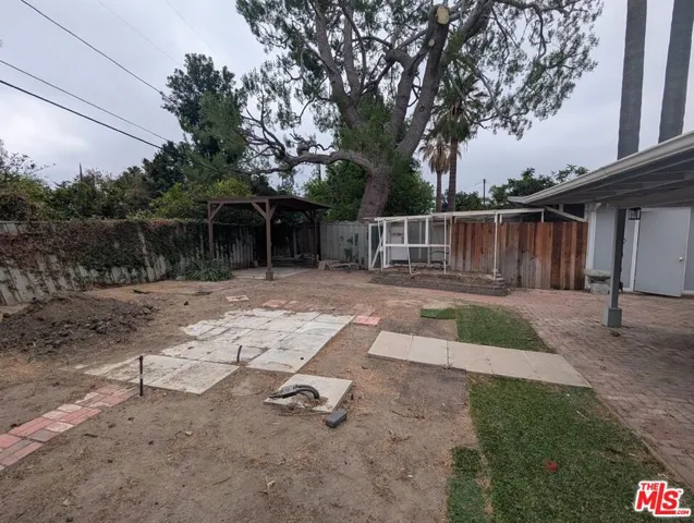 6220 Oakdale Avenue, Woodland Hills, California 91367