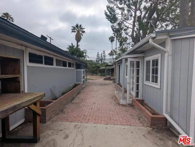 6220 Oakdale Avenue, Woodland Hills, California 91367
