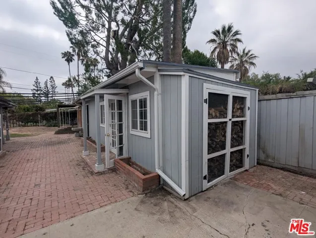6220 Oakdale Avenue, Woodland Hills, California 91367
