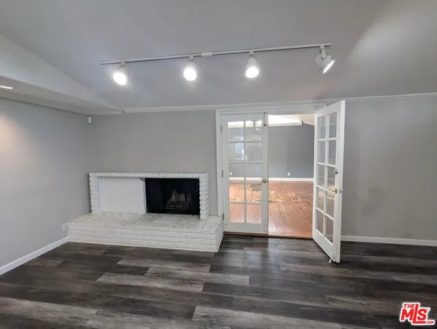 6220 Oakdale Avenue, Woodland Hills, California 91367