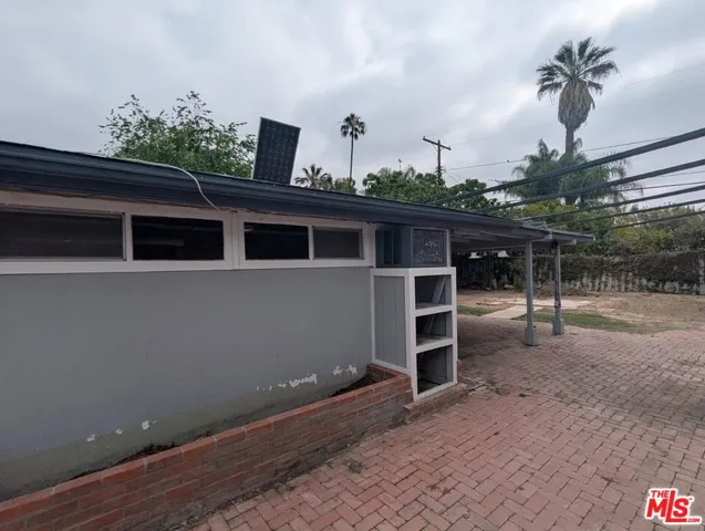 6220 Oakdale Avenue, Woodland Hills, California 91367