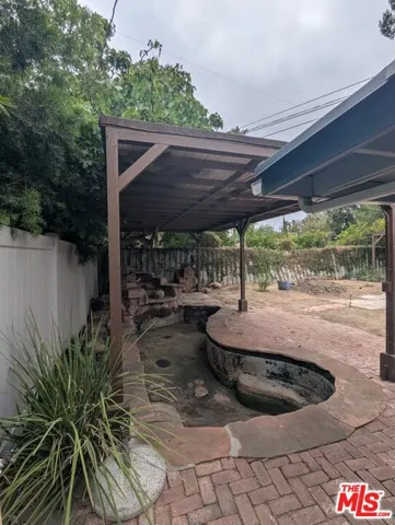 6220 Oakdale Avenue, Woodland Hills, California 91367