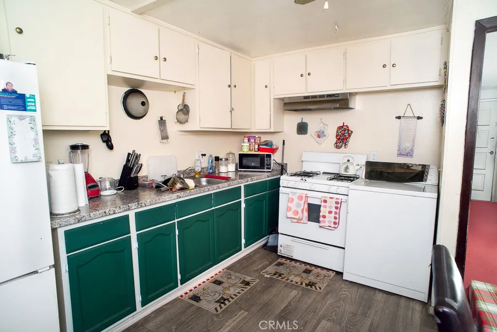 Kitchen Apt 4