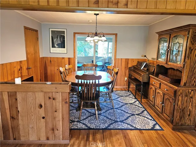 Cozy dining area, slider to  office area or den or whatever you want to make it.