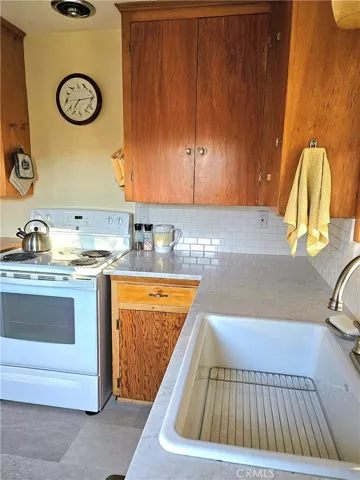 Large kitchen sink.
