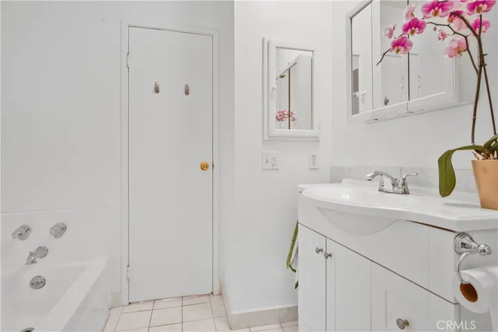 Bathroom with Tub