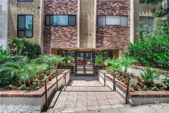 N Fuller Ave Front Entrance