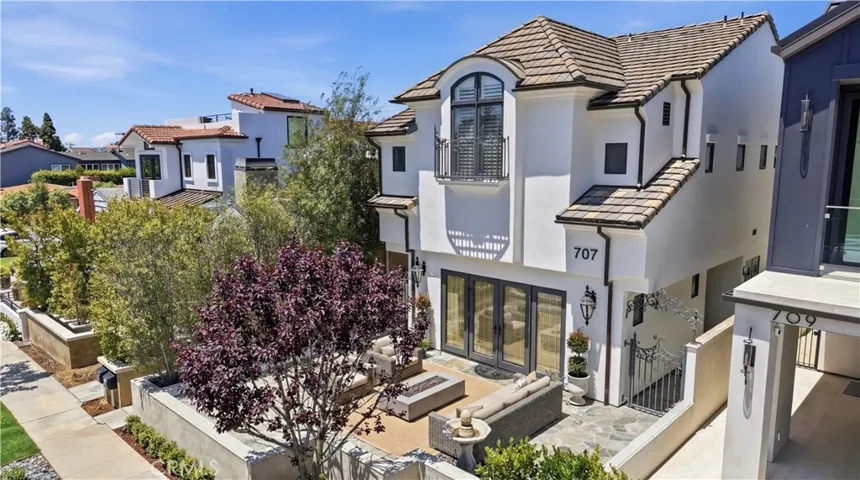 Some images have been virtually enhanced and may not reflect the property’s current condition.