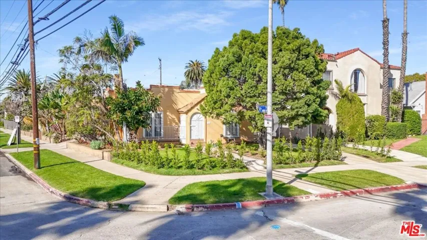 corner lot 8389 SQFT R2 zonnin