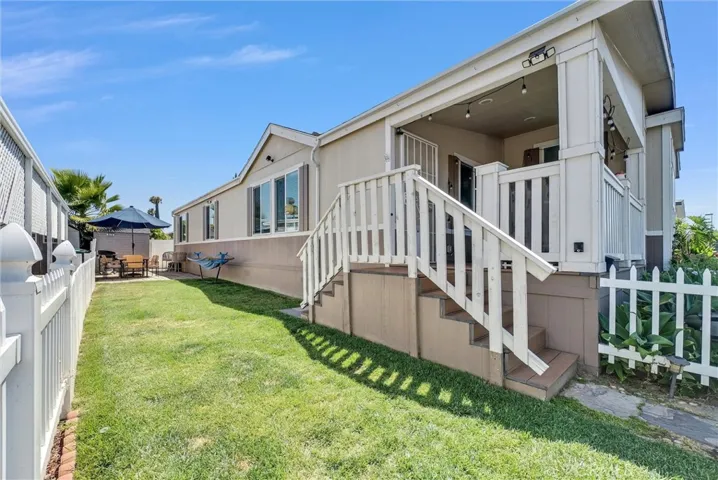 side yard with grass