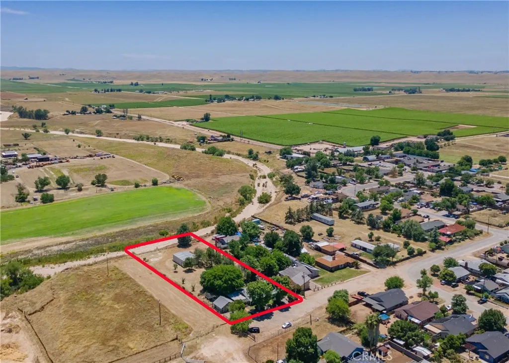 End of the st. privacy! Nearly an acre lot with riverbed frontage. Alley access to the back of the property. Outline does not depict an actual survey or exact property boundaries.