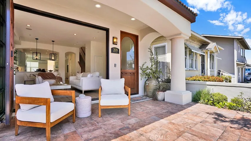 209 6th, Seal Beach, California 90740
