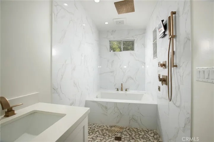 9560 Via Bernardo, Burbank, California 91504