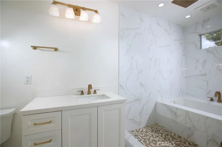 9560 Via Bernardo, Burbank, California 91504