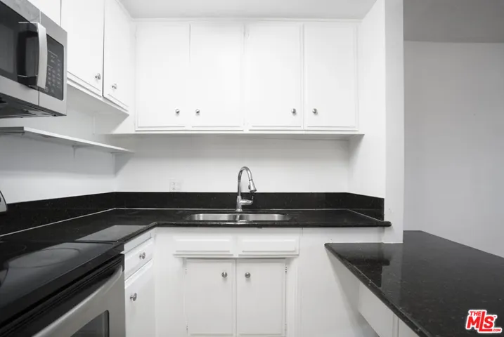 425 S Kenmore Avenue 311, Los Angeles, California 90020