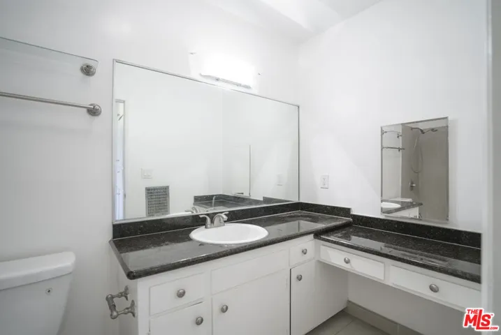 425 S Kenmore Avenue 311, Los Angeles, California 90020
