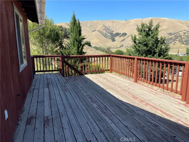 Front deck with view and separate entry