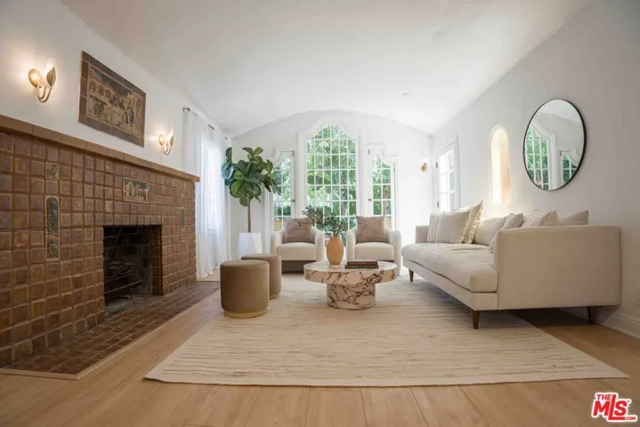 935 Venezia Avenue, Venice, California 90291